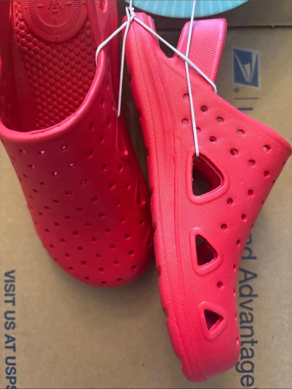 totes bright red